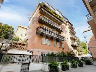 Trilocale in Vendita a Roma, 359'000&euro;, 90 m², con Box