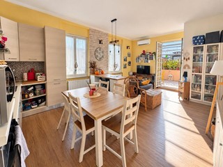 Appartamento in Vendita a Genova, zona Sampierdarena, 119'000&euro;, 96 m², arredato
