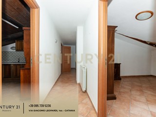 Appartamento in Vendita a Catania, 145'000&euro;, 173 m²