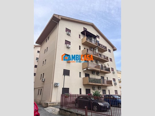 Quadrilocale in Vendita a Palermo, 145'000&euro;, 107 m²