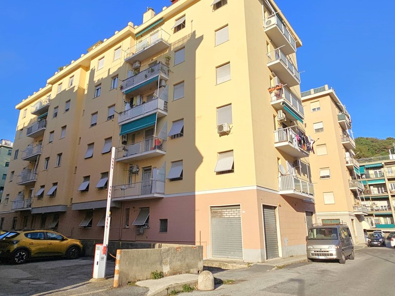 Appartamento in Vendita a Genova, 95'000&euro;, 68 m²