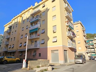 Appartamento in Vendita a Genova, 95'000&euro;, 68 m²
