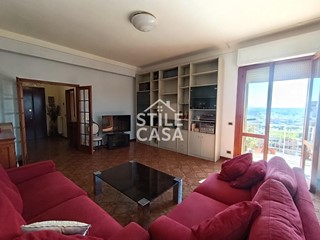 Appartamento in Affitto a Altopascio, 700&euro;, 130 m², arredato, con Box