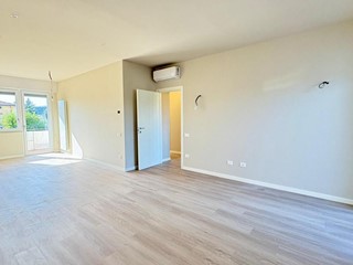 Appartamento in Vendita a Lucca, zona San Marco, 348'000&euro;, 100 m²