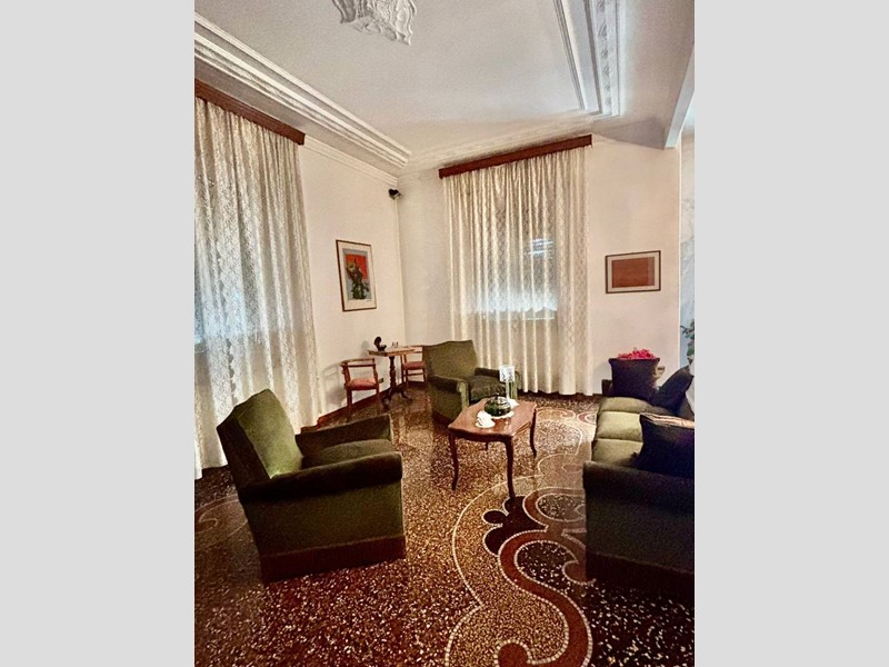 Appartamento in Vendita a Genova, 175'000&euro;, 140 m²