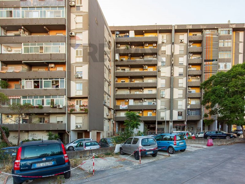 Trilocale in Vendita a Catania, 65'000&euro;, 100 m²