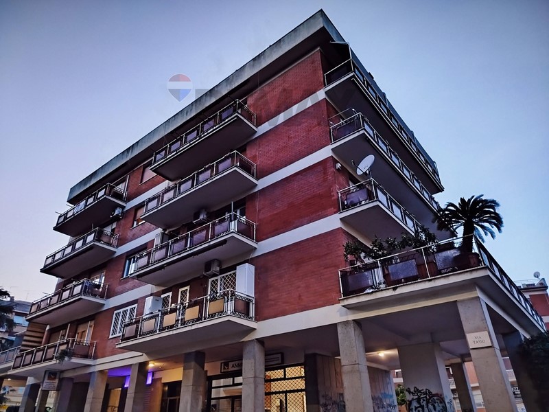 Bilocale in Vendita a Pomezia, 125'000&euro;, 67 m²