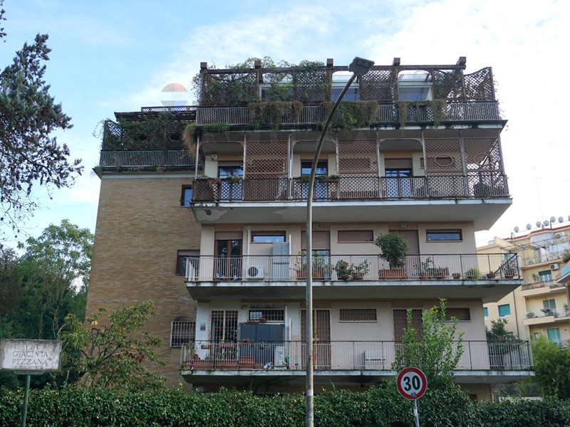 Appartamento in Vendita a Roma, 985'000&euro;, 150 m²