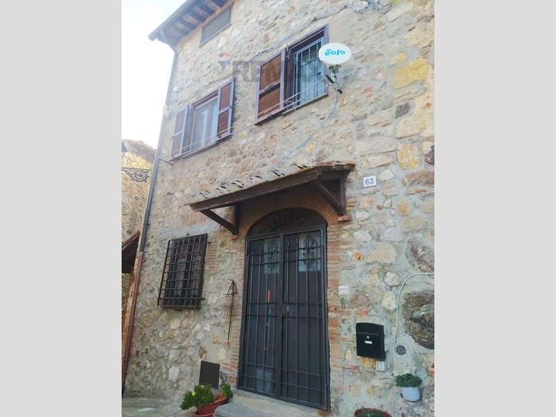 Quadrilocale in Vendita a Tolfa, 78'000&euro;, 84 m²
