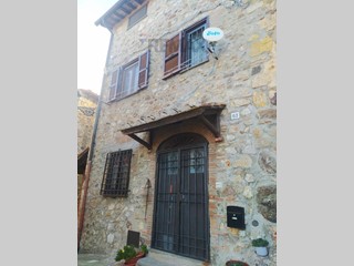 Quadrilocale in Vendita a Tolfa, 78'000&euro;, 84 m²