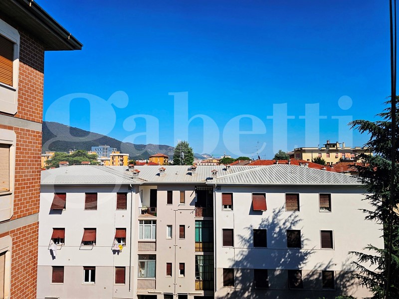 Quadrilocale in Vendita a Brescia, 259'000&euro;, 151 m², con Box