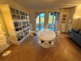Appartamento in Vendita a Brescia, 227 m², arredato, con Box