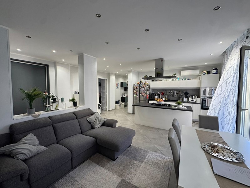 Appartamento in Vendita a Palermo, 325'000&euro;, 130 m²