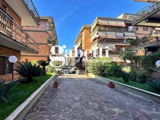 Trilocale in Vendita a Roma, 269'000&euro;, 130 m²