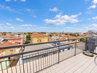 Quadrilocale in Vendita a Rimini, 370'000&euro;, 130 m², con Box