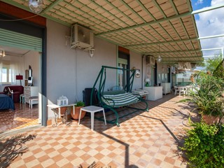 Appartamento in Affitto a Catania, 1'200&euro;, 114 m², arredato