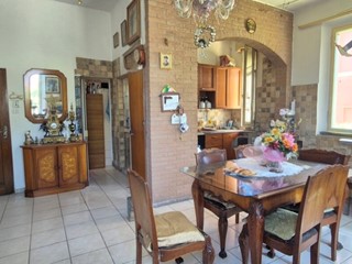 Trilocale in Vendita a Modena, zona Cittadella, 145'000&euro;, 85 m², con Box