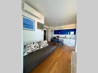 Quadrilocale in Affitto a Rimini, zona Marina Centro, 1'100&euro;, 60 m², arredato, con Box