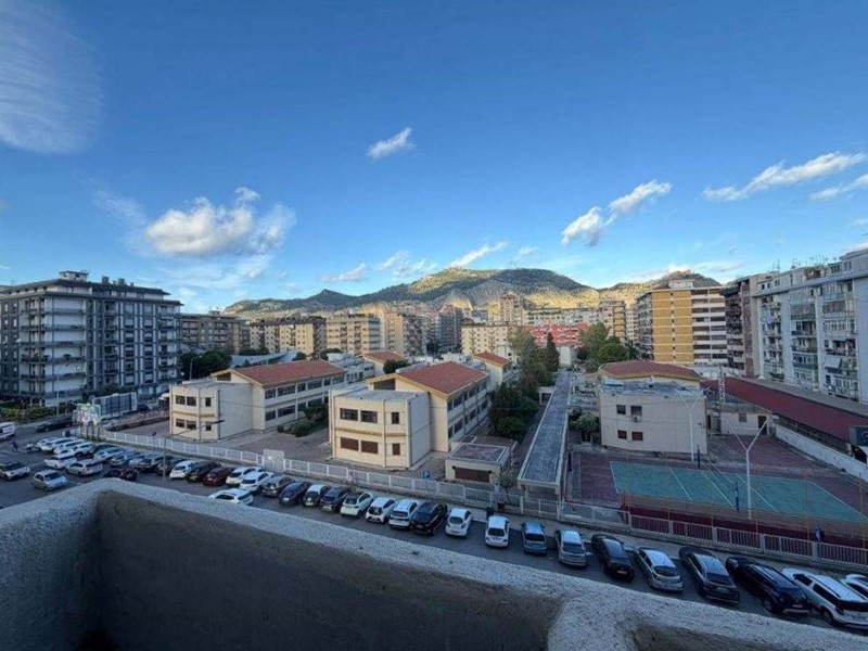 Appartamento in Vendita a Palermo, 379'000&euro;, 155 m²