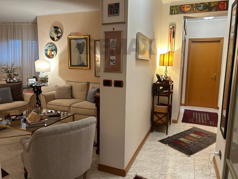 Quadrilocale in Vendita a Valverde, 210'000&euro;, 91 m²