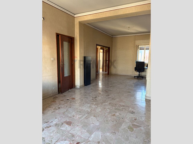 Appartamento in Vendita a Paternò, 44'000&euro;, 120 m²