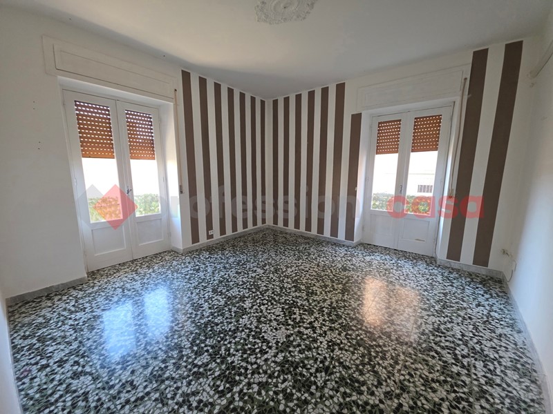 Bilocale in Vendita a Taranto, 60'000&euro;, 70 m²