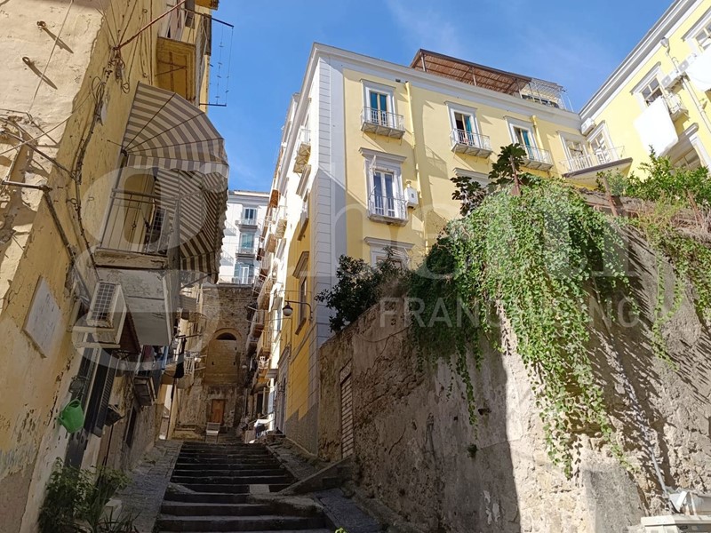 Bilocale in Affitto a Napoli, 1'200&euro;, 65 m², arredato