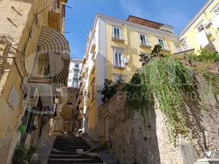 Bilocale in Affitto a Napoli, 1'200&euro;, 65 m², arredato