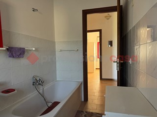 Appartamento in Vendita a Cerro al Volturno, 65'000&euro;, 100 m², arredato, con Box