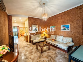 Quadrilocale in Vendita a Torino, 229'000&euro;, 110 m², con Box