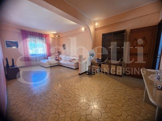 Appartamento in Vendita a Palermo, 189'000&euro;, 150 m²