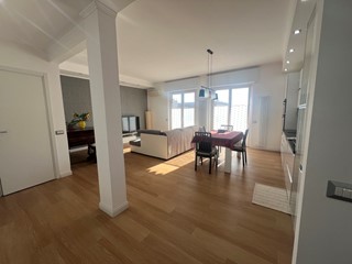 Quadrilocale in Affitto a La Spezia, zona EST, 1'500&euro;, 110 m², arredato
