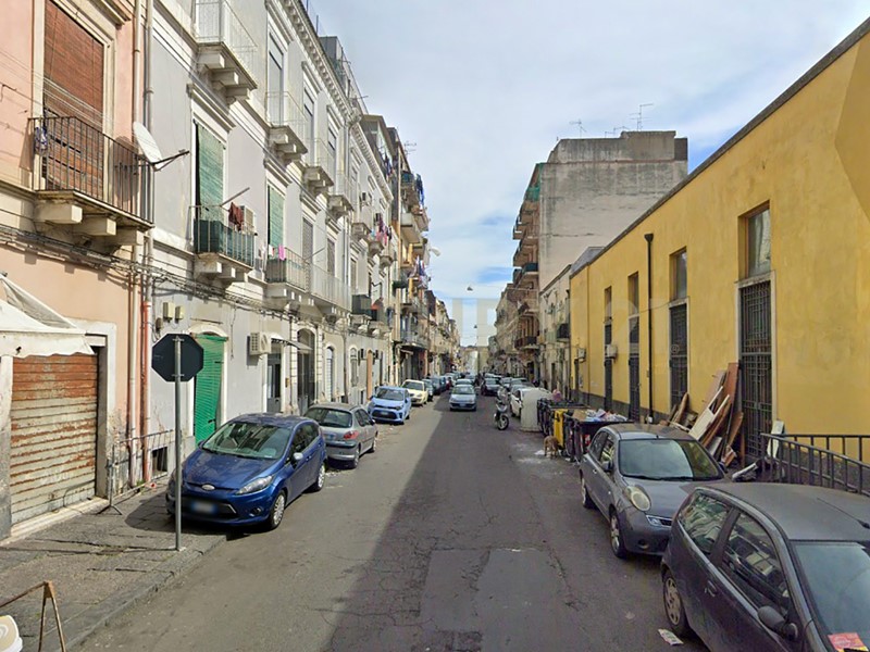 Bilocale in Vendita a Catania, 59'000&euro;, 73 m², arredato