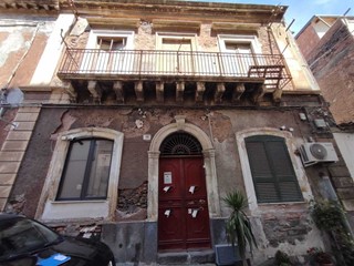 Trilocale in Vendita a Catania, zona PIAZZA PALESTRO / FORTINO, 44'000&euro;, 97 m²