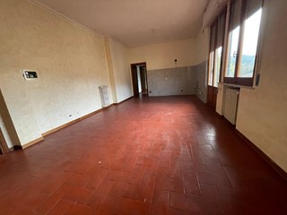 Trilocale in Vendita a Poggibonsi, 165'000&euro;, 75 m², con Box
