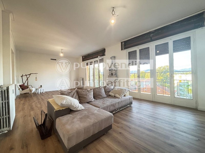 Appartamento in Vendita a Lucca, zona Sant'Anna, 460'000&euro;, 140 m², arredato, con Box