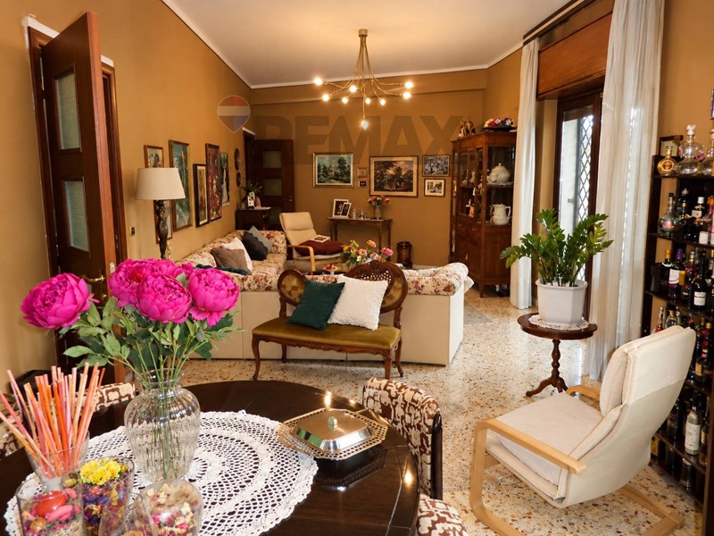 Quadrilocale in Vendita a Catania, 180'000&euro;, 138 m²