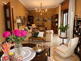 Quadrilocale in Vendita a Catania, 180'000&euro;, 138 m²