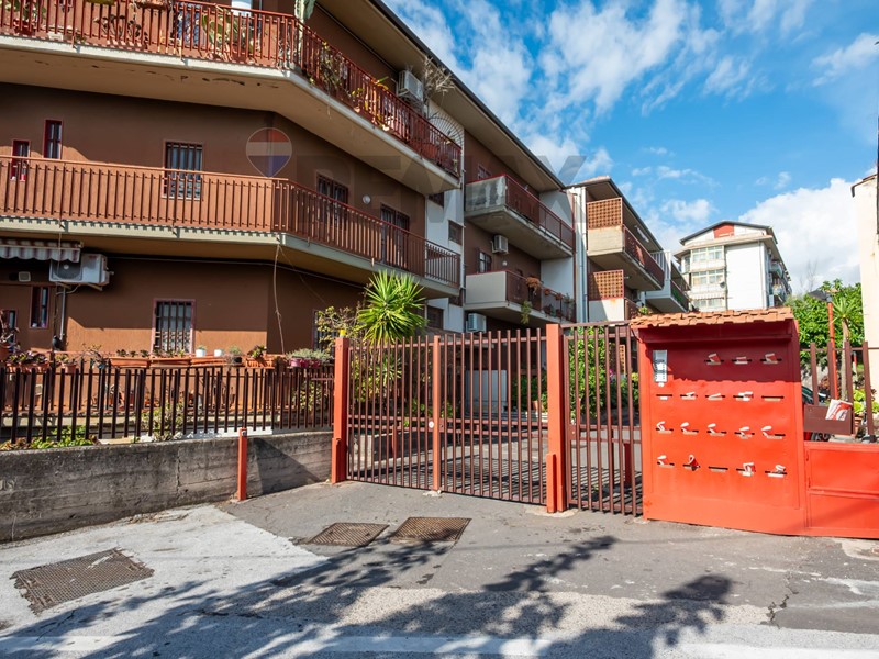 Appartamento in Vendita a Catania, 128'000&euro;, 122 m²