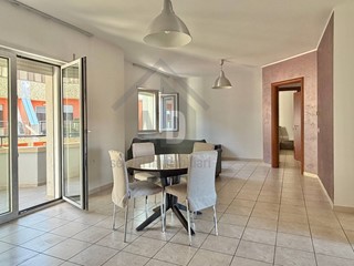 Trilocale in Affitto a Cosenza, 650&euro;, 103 m²