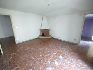 Appartamento in Vendita a Tagliacozzo, 60'000&euro;, 80 m²