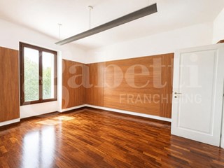 Appartamento in Vendita a Piacenza, 450'000&euro;, 183 m², con Box