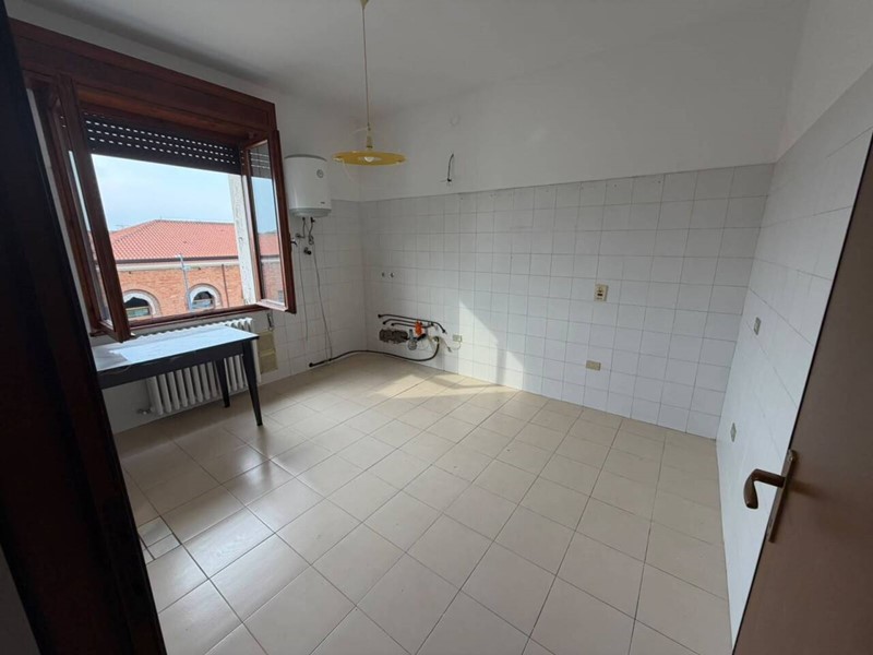 Trilocale in Affitto a Rovigo, 590&euro;, 85 m²