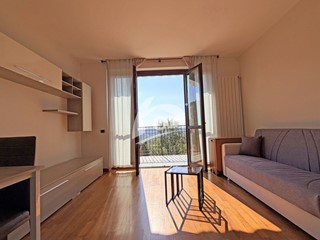 Bilocale in Vendita a Laveno Mombello, 155'000&euro;, 63 m², arredato, con Box
