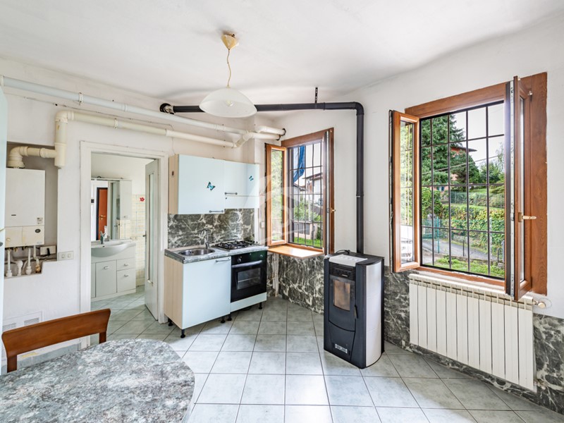 Bilocale in Vendita a Laveno Mombello, 58'000&euro;, 48 m²