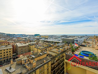 Appartamento in Vendita a Genova, zona Sestri Ponente, 225'000&euro;, 233 m²