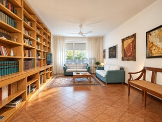 Appartamento in Vendita a Modena, zona Villaggio Giardino, 310'000&euro;, 191 m², con Box