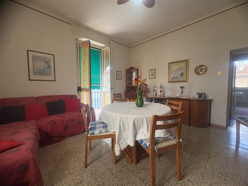 Appartamento in Vendita a Terni, zona centro, 80'000&euro;, 142 m²