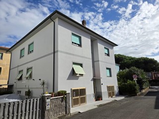 Trilocale in Vendita a Cecina, zona Cecina Marina, 185'000&euro;, 76 m², con Box