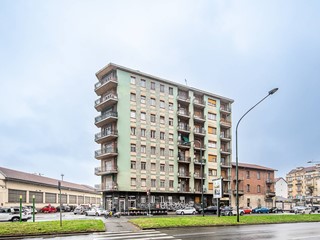 Bilocale in Vendita a Torino, 85'000&euro;, 61 m²